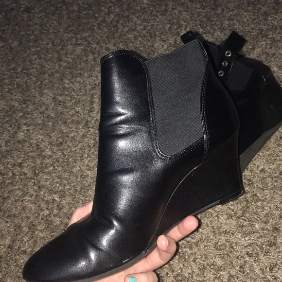 boots - Picture 2 of 5